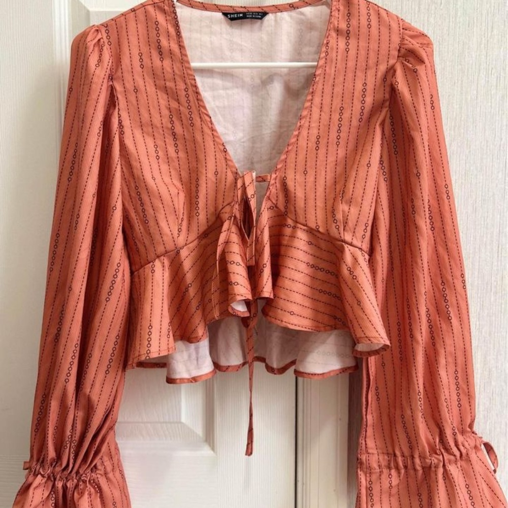 Long Sleeve Cute Crop Top Size Small